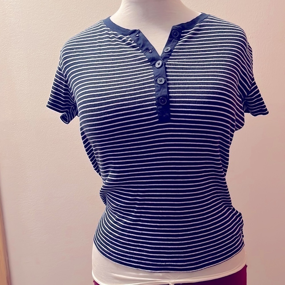 𝅺chaps women’s top.  size Large.